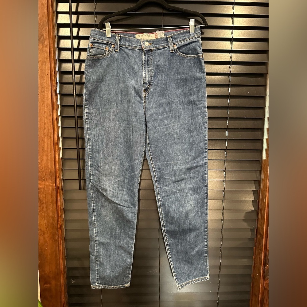 EUC Levis slim tapered  512  jeans little STRECHY